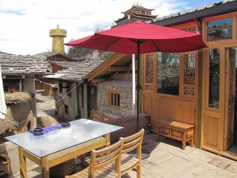 Kersangs Relay Station Hotel Deqen Екстериор снимка
